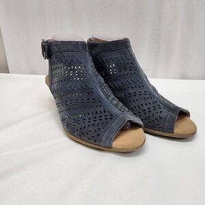 Earth Size 8 Indigo Carson Hamden Suede Peep Toe Mid-Heel Sandals M